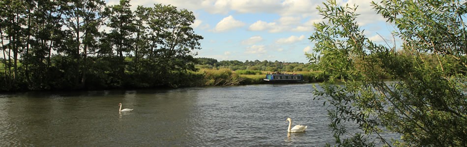 with scenes reminiscent of 3 Men in a Boat